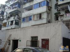 全明大一房,一梯两户,中间楼层,位置安静。