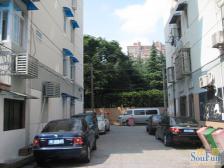 离一号线上海马戏城站20米,南北户型,带天井