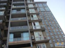 小区大门口就是轻轨9号线 交通方便 临湖而建 环境美丽