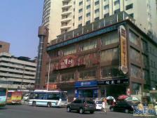 万达商圈龙湖天街旁 精装住家电梯二房 交通很方便