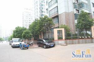 中山西路滕王阁地铁站旁边精装大三室拎包入住