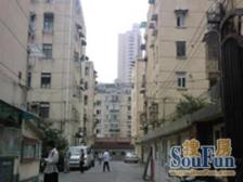 精装修,采光充足,小区中心位置,主卧朝南