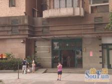 解放碑上一楼+户型方正住家装修+诚心出售+看房方便