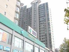 昌和峰水鉴 南北通透,采光好 装修好,环镜优美 中间楼层