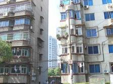 江铃桃花小区 南北通透,采光好 装修好,环镜优美 周边匹套完善,,出行方便