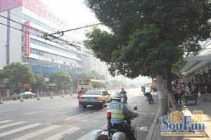 国恩大厦户型方正,采光好装修好,环镜优美近地铁视野好,诚心出售