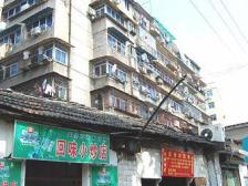 工人新村 南北通透,采光好 装修好,环镜优美 视野好,诚心出售