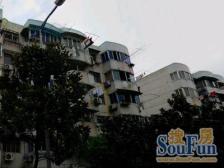 南北两房,楼层低,带天井,诚意出售,看房方便