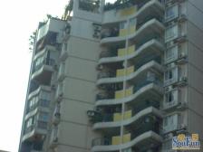 观音桥商圈住家安静旁业主诚心出售轻轨房正规