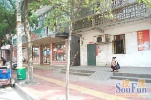 佘山路 南北通透,采光好 近地铁 周边匹套完善,,出行方便