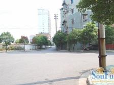 三经路9号农资公司宿舍 南北通透,采光好 视野好,诚心出售