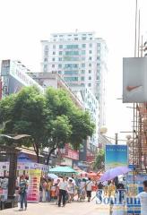 步行街电梯房四房二厅二卫出售!