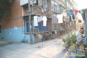 地铁口、三房朝南户型、采光充足、业主诚心出售