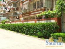 房龄新,楼层好带阁楼可以储物.看房随时,业主诚售