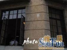 向阳&位育 小区周边梧桐树环绕很美 步行100米左右可到校