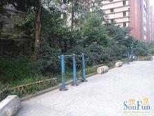 上海城旁正规大两房精装修带露台,业主诚心出售