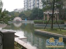 飞机户型三房,带电梯,总高8楼的6楼,新装修,拎包好入住