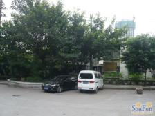 南坪轻轨站旁,正规两房户型方正,平街上1楼,装电梯