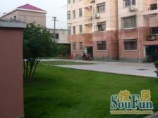 4/10号线海伦路地铁站旁,新出精装1室1厅,楼层好采光好