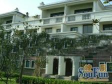 环境优美,交通便利,客厅朝南,主卧朝南