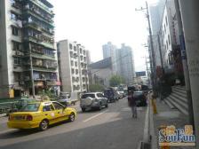 房子楼层比较低,采光充足,出行购物十分的方便