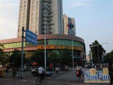 精装修,户型方正大三房,位置好,生活便利