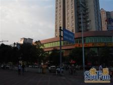 东盛大厦 梨川市场旁 三房两厅 精装修朝南采光通风好