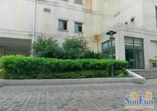 板式住宅,静安寺旁,户型方正,楼道干净整洁