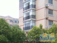 花园别墅小区,配套齐全,附加大面积阁楼