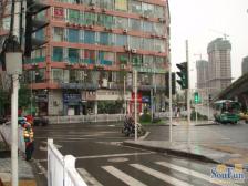 轻轨出行便利 楼下就有四号线龙溪站 生活配套齐全