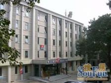 朝南小户型,带阳台,采光好,电梯已加装好在使用中