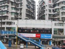 这个房子位于小龙坎地铁站,户型方正,装修好