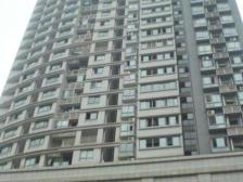 步行街上,视野和采光都很不错,出行方便配套齐全