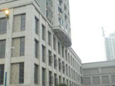 环境不错、绿化高、位于城南步行街繁华地段、闹中取静