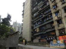 京华院标准两室,中间楼层,近小龙坎地铁站,双轨加持