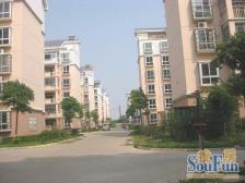 城市溪地 南北通透,采光好 装修好,环镜优美 中间楼层