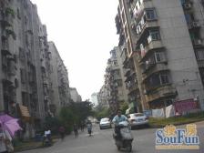 工贸一村(桃园小区) 南北通透,采光好 装修好,环镜优美 视野好,诚心出售