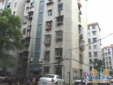 小区干净整洁 全明户型方形板正 户型通透客厅连阳台。