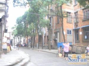 建设路151弄通用机械厂宿舍户型方正,采光好装修好,环镜优美近地铁视野好,诚心出售