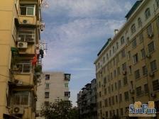 得房率高,户型好,有院子门卫,近地铁。