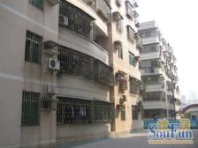 沃尔玛旁,配套齐全,精装修,视野开阔无遮挡