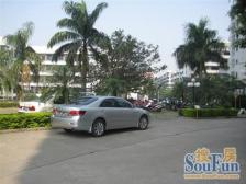 楼层好,交通便利,业主诚心出售 楼下江边