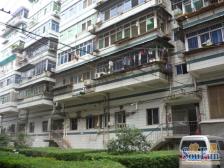 满五唯一 正规三居室 可以拎包入住 位于小区中间位置