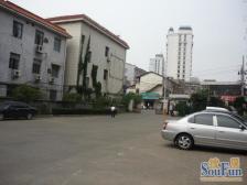 洪城路与桃花南路交界单位小区通透两房