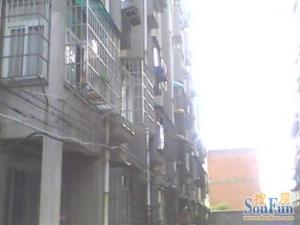 房东诚心出售阳光通透,小区环境好,精装3房保养