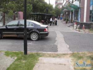 爵士馆户型方正,采光好装修好,环镜优美中间楼层