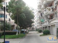 市中刚需3房,小区有单位门,出门就是地铁口