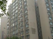 近轻轨站 80街正规三房 带大阳台 户型方正 出行方便