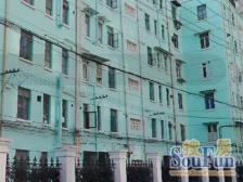 小区中心位置,主卧朝南,精装修,客厅带阳台,近商圈