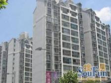 中环内顶楼复式,中间位置,客厅宽大,实用率高,随时可看。